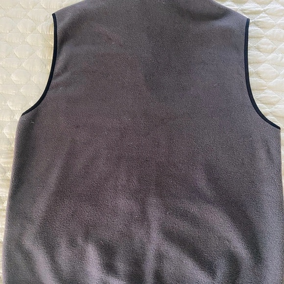 Izod Gray Vest for Versatile Layering - Picture 4 of 7